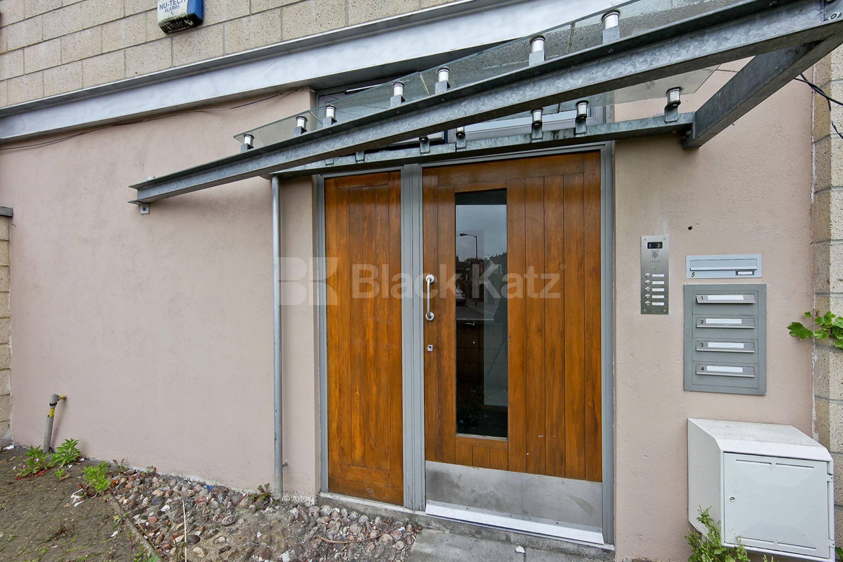 Larger than average (754 Sq.Ft.) with private roof terrace Totterdown Street, Tooting Broadway SW17